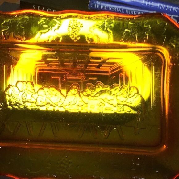 Vintage yellow 1950s the last supper bread platter - Picture 3 of 3